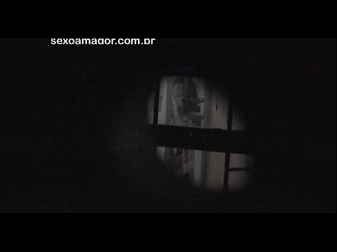 ❤️ Блонди ба таври махфӣ аз ҷониби як сайёҳи ҳамсоя, ки паси хиштҳои холӣ пинҳон шудааст, сабт мешавад ❤️❌ Порно босифат дар tg.28films.ru ️❤